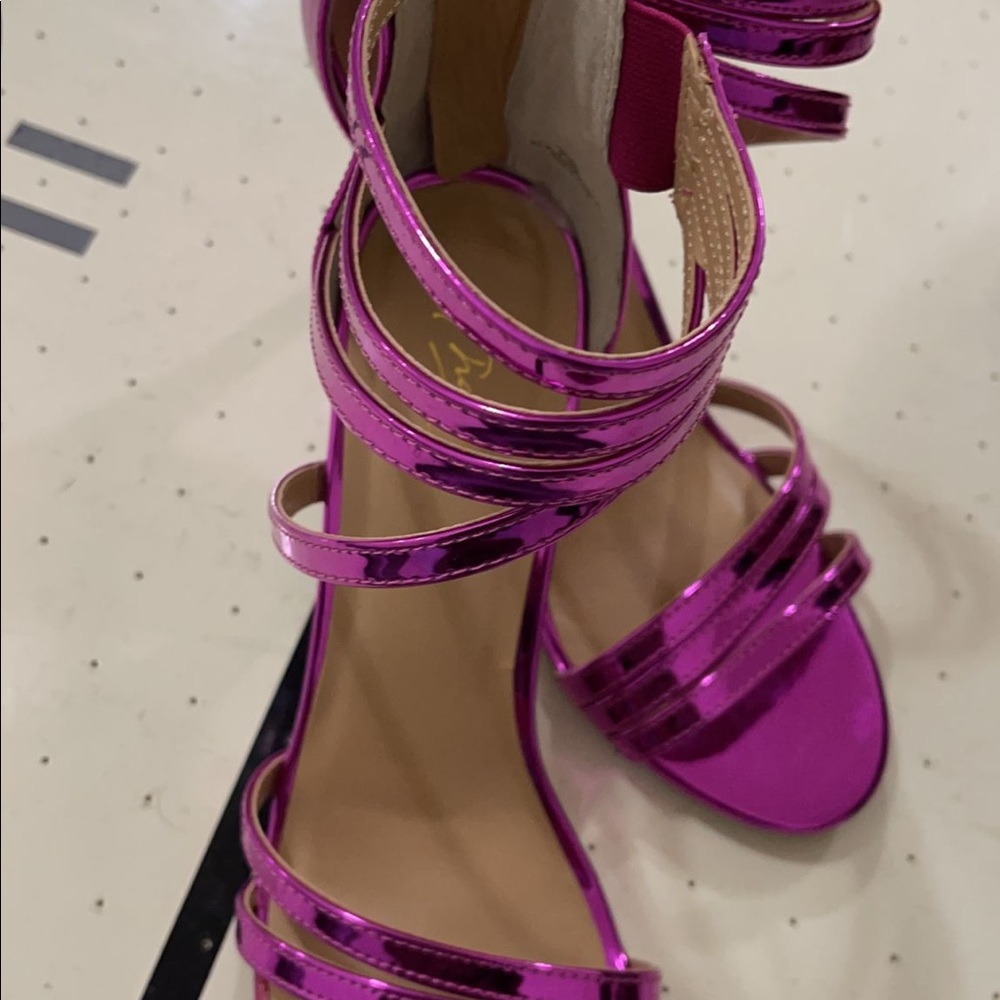 Shoe - Picture 4 of 4